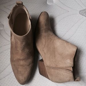 🌱DONATING SOON/FINAL PRICE🌱SUEDE ANKLE BOOTIES