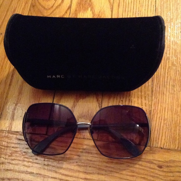 Marc by Marc Jacobs Accessories - Marc by Marc Jacobs oversized sunglasses