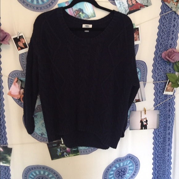 Navy blue sweater with beautiful knitted detail