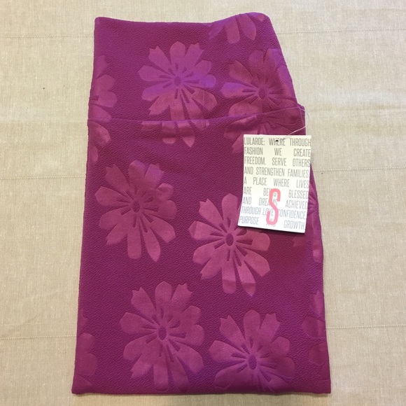 ⚡️SALE ⚡️Lularoe Cassie (S)
