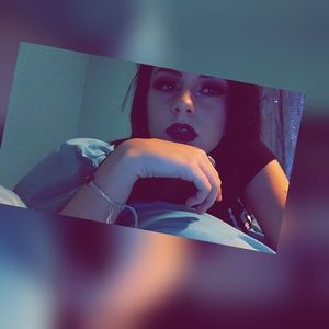 Meet your Posher, Iris