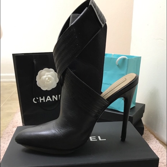 BCBGMAXAZRIA BOOTIES