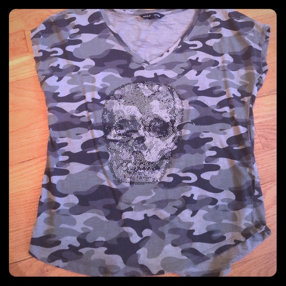 🎁🎈Camo rhinestone T-shirt🎉🎈