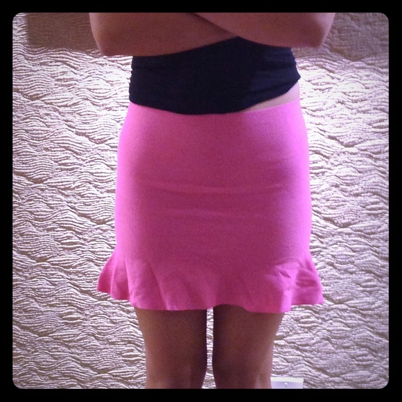 Elasticized Wavy Mini Skirt