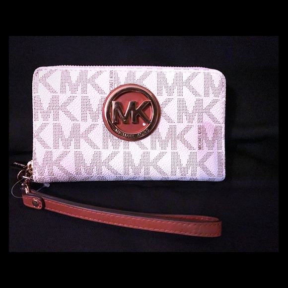New Authentic Michael Kors Wristlet White