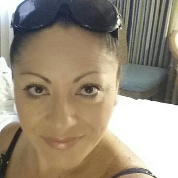 Meet your Posher, Suzanne
