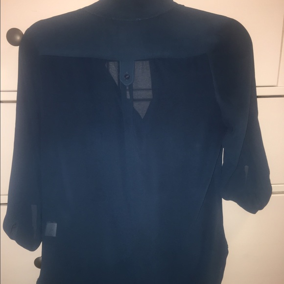 2!! button shirts 🌺 - Picture 4 of 8