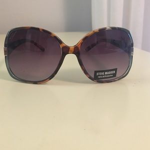 STEVE MADDEN Multi Color Tortoise Shell Sunglasses