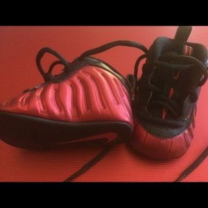 Baby Nike Foams🎉🎉Like new worn 2xs