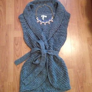 Aeropostale sweater knit vest