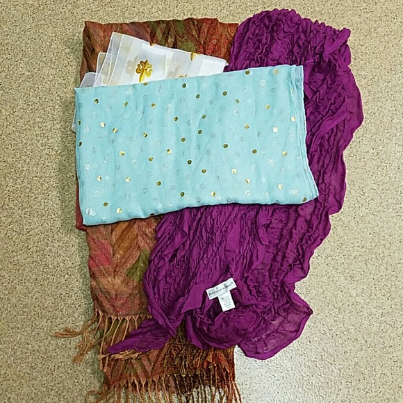 Lot of 4 scarves