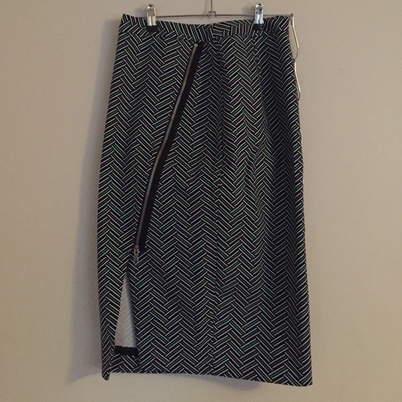 Pencil skirt with zippers