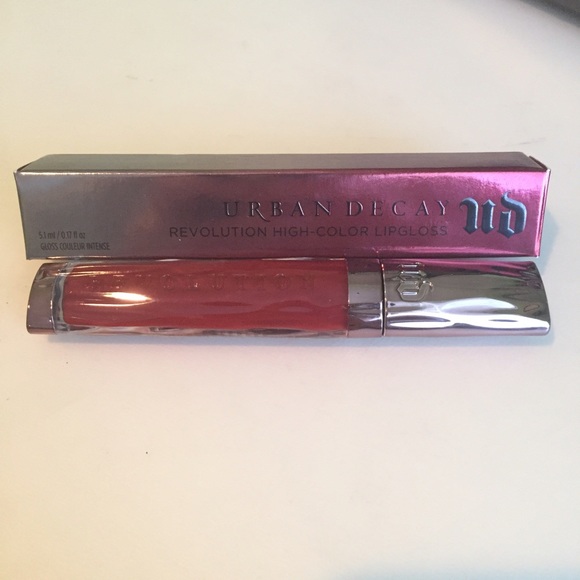 Urban Decay Revolution Lipgloss