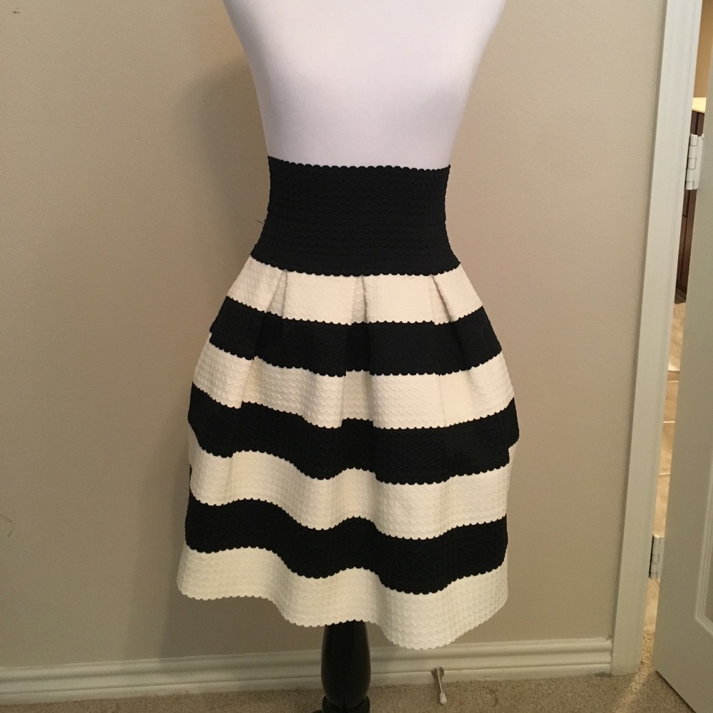 Black and white structured skirt