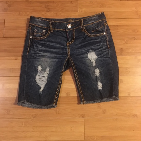 Super cute bermuda shorts!