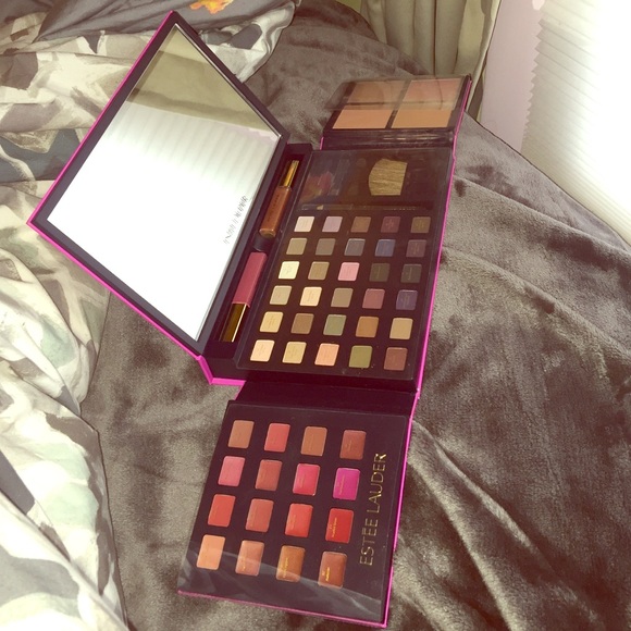 Estée Lauder foldable Makeup Trio with mirror