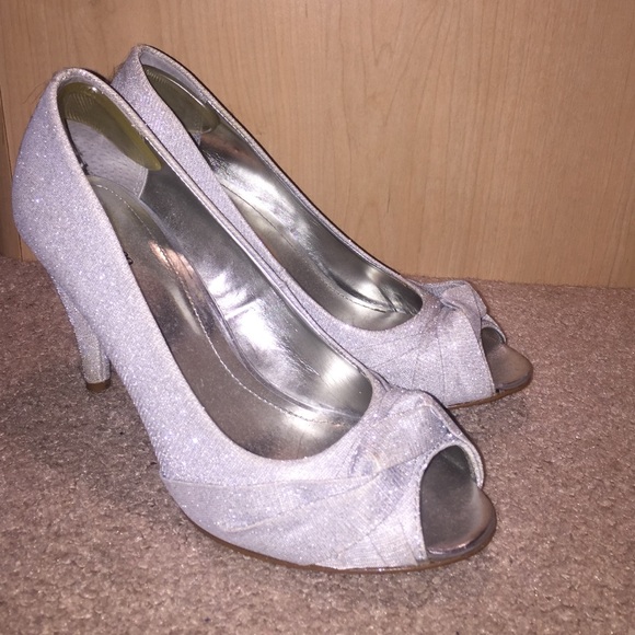 ✨Silver Sparkling Heels✨