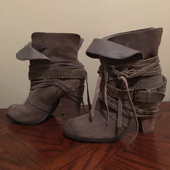 Vintage styled rhinestone strappy boots!