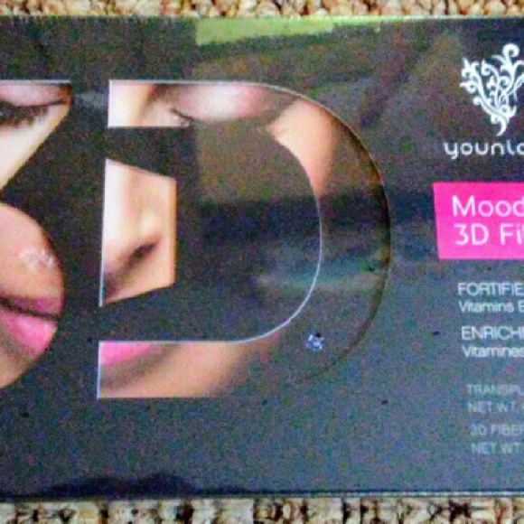 Brand new Younique Moodstruck 3D fiber Lashes+