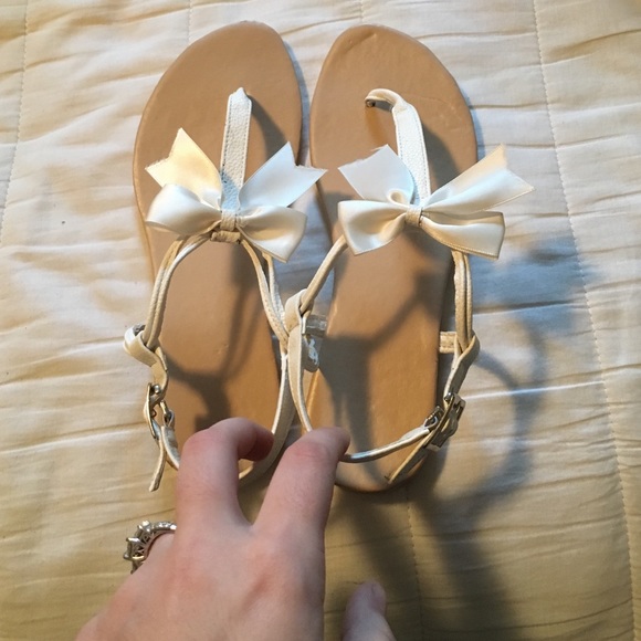Size 7.5 bow sandals