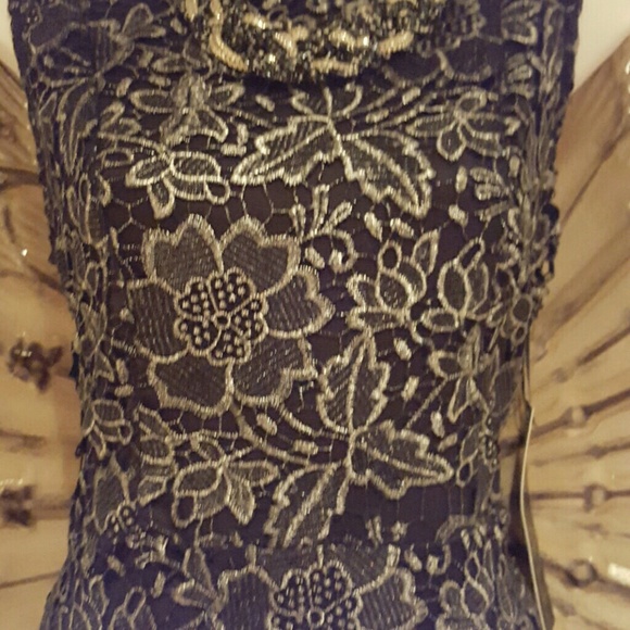 Beautiful dress - Picture 2 of 4