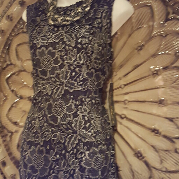 Beautiful dress - Picture 3 of 4