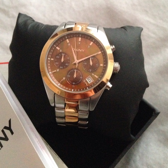 DKNY Watch with box and extra links