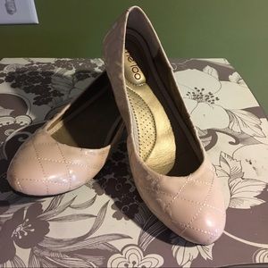 Me too light pink flats