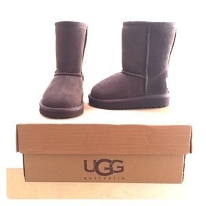 NWT Kids Chocolate Brown Uggs - Toddler Size 7