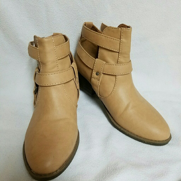 EUC Arizona ankle boots