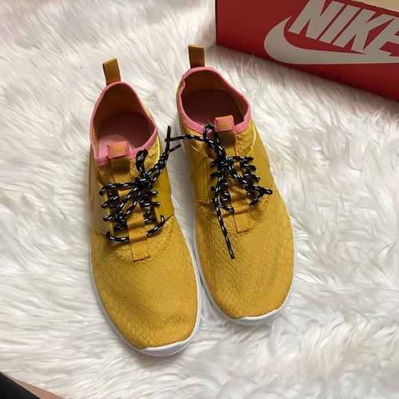 OFFER ME ⚡️RARE  Nike Juvenate Gold Dart - Picture 2 of 4