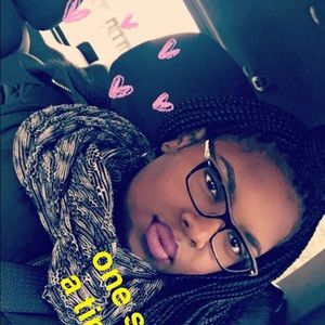 Meet your Posher, Danielle