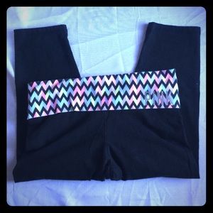 VS Capri yoga pants zig-zag