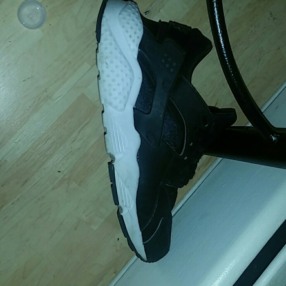 NIKE Huaraches - Picture 2 of 4