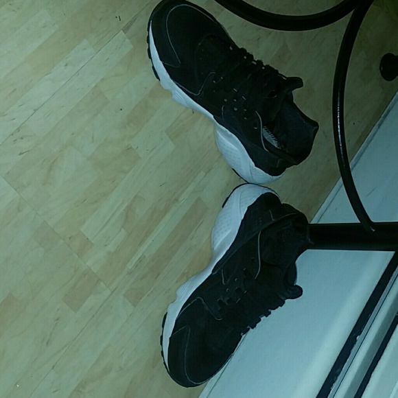 NIKE Huaraches - Picture 4 of 4