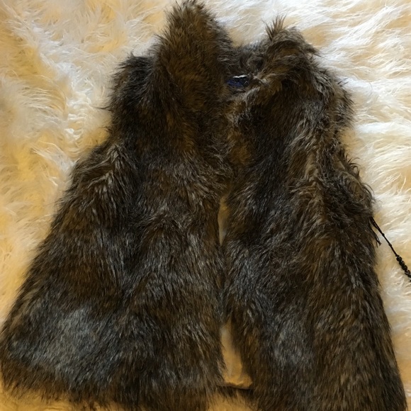 BB Dakota Jack faux fur vest sz L Large