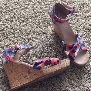 Tom's Floral Wedges
