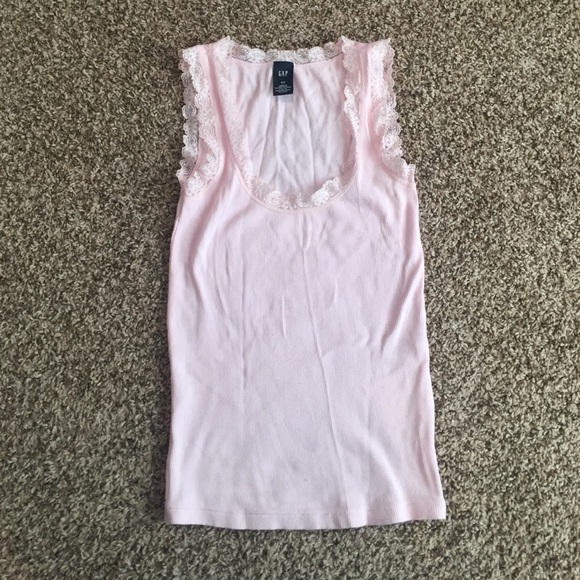Adorable petal pink Gap tank top with lace detail