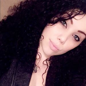 Meet your Posher, Alyssa