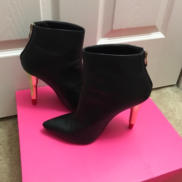 Pointy Toe Ankle Booties.