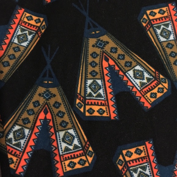 TEEPEES 🦄🦄TC black background LLR leggings NEW❤️