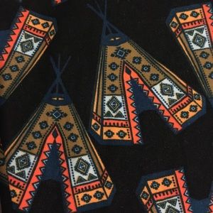 TEEPEES 🦄🦄TC black background LLR leggings NEW❤️