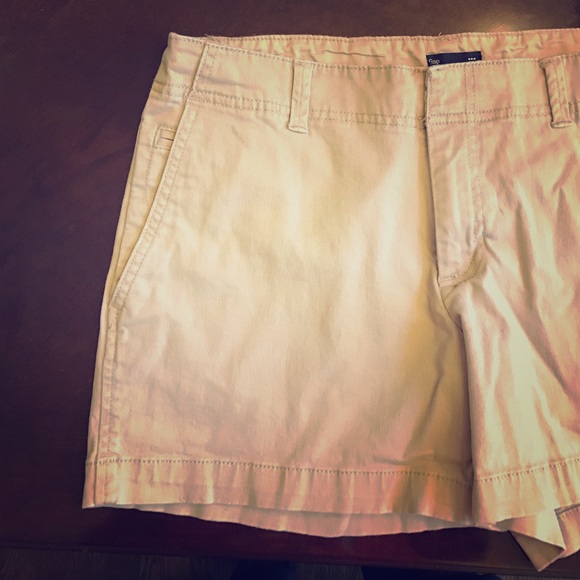 Gap khaki shorts