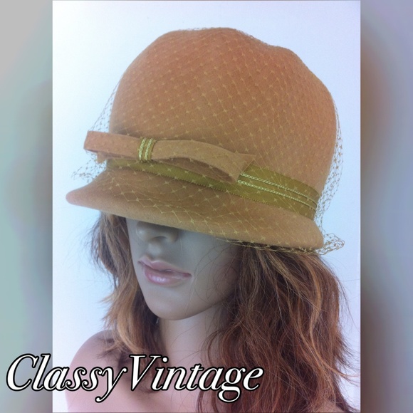 Ritz Accessories - Vintage camel cloche hat