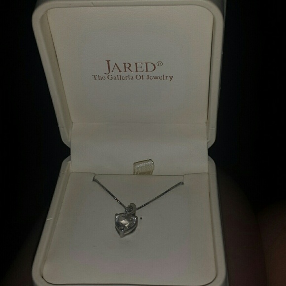 Never worn Jared heart pendant