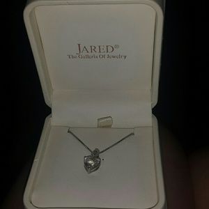 Never worn Jared heart pendant