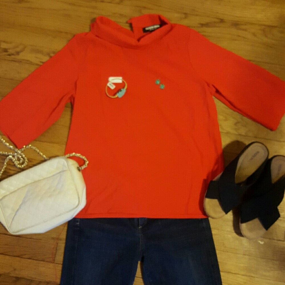 Beautifully vibrant blouse that pops