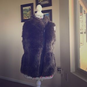 NWT- Banana Republic Faux Fur Vest, XS