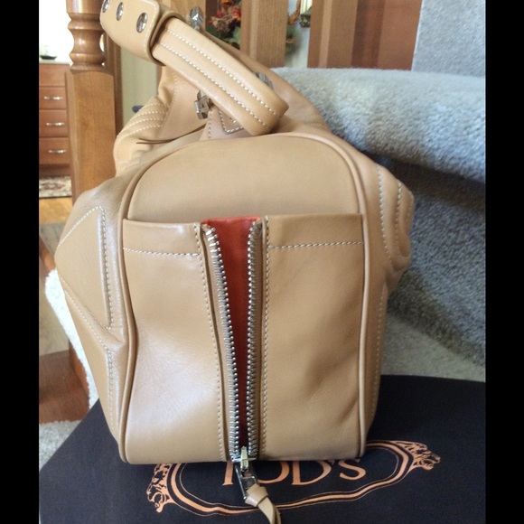 Tod's Mikey satchel. EXCELLENT!! Like new! - Picture 3 of 6