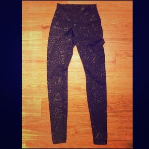 Lululemon high rise textured tights- Size 6.